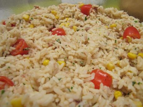 RECIPE MAIN IMAGE Salade de riz au thon à l'huile d'olive